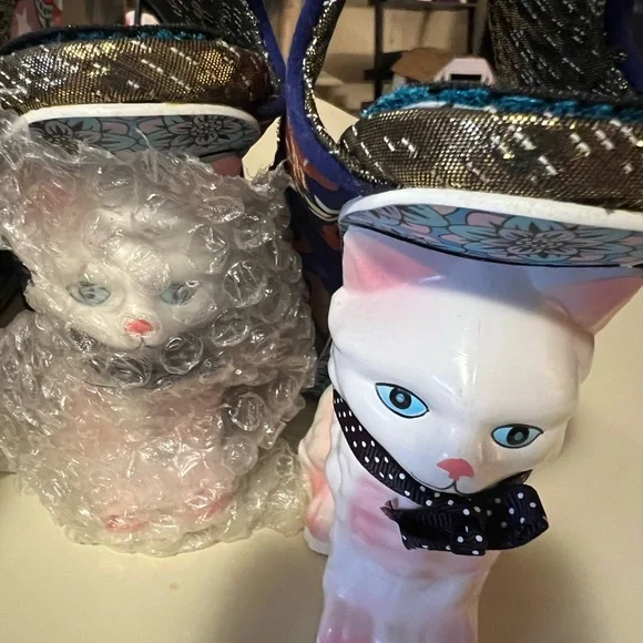 Irregular Choice Navy and Brown Floral Heels with cat Detail - Picture 5 of 6